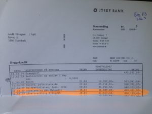 Jyske Bank hæver 15-04-2009 Tinglysning 66.400 kr. Jyske bank hæver 16-04-2004 låneformidling 23.517,36 kr.